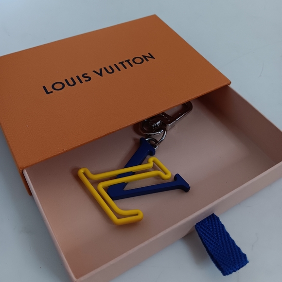 Louis Vuitton ✨️2021 LV Line Key Holder MP3018 - Picture 6 of 11